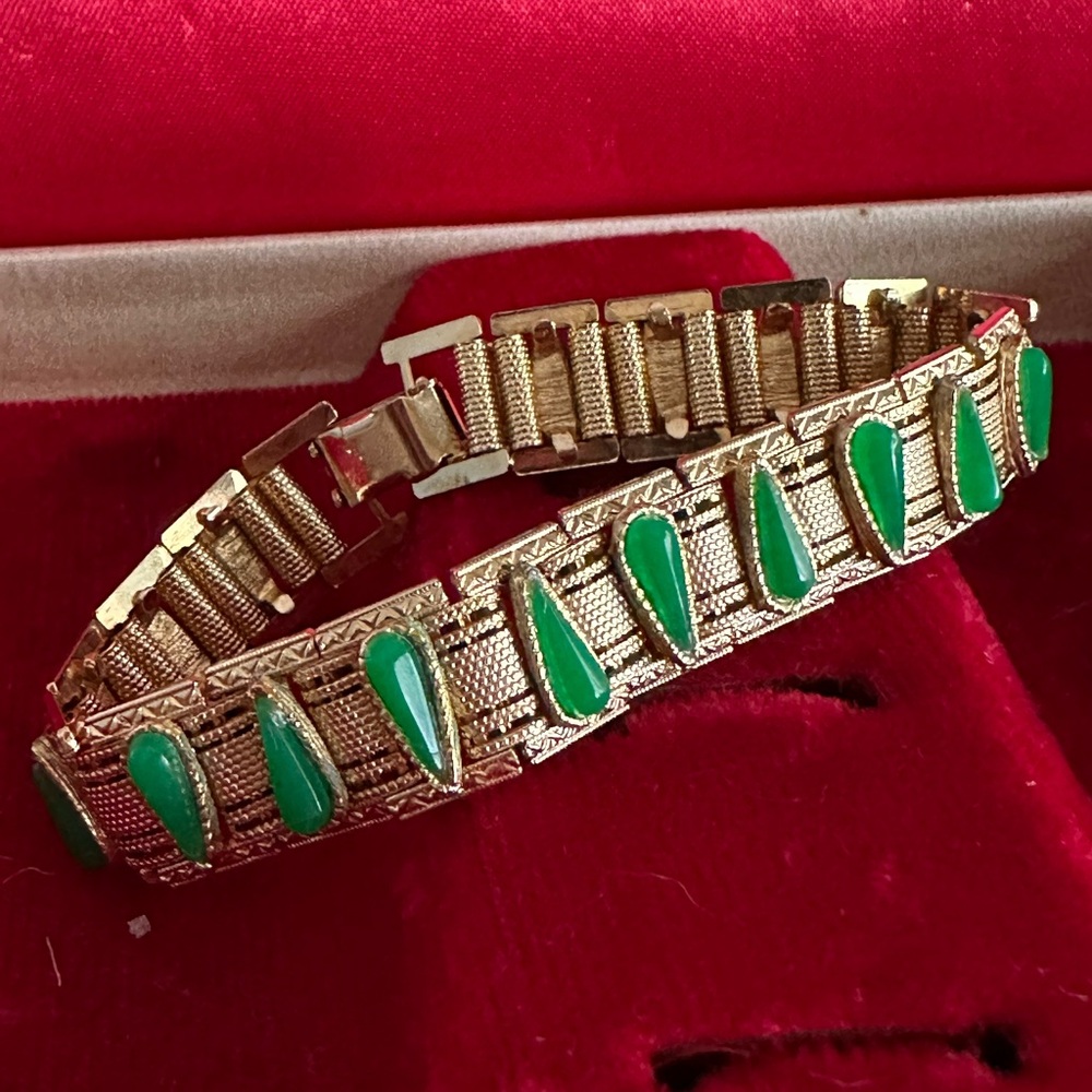 1950s Green “Jade” Art Glass Bookchain Bracelet Goldtone